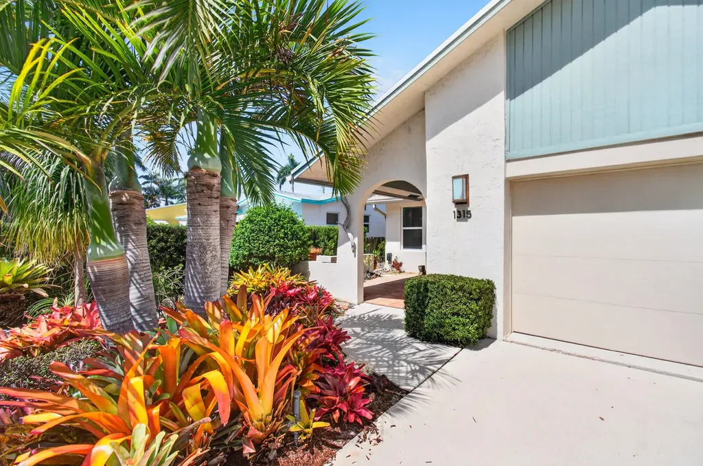 1315 N Lakeside Drive Lake Worth Beach FL 33460