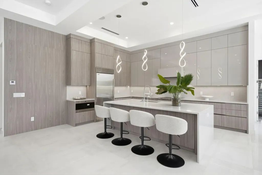 261 NW 8th Street Boca Raton FL 33432