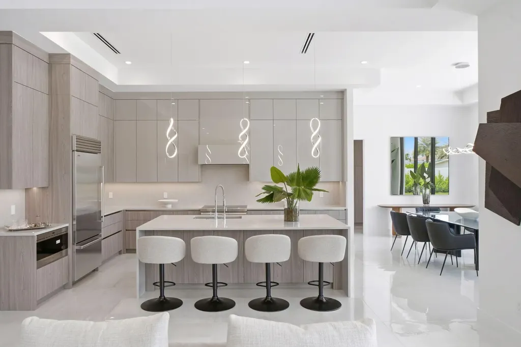 261 NW 8th Street Boca Raton FL 33432