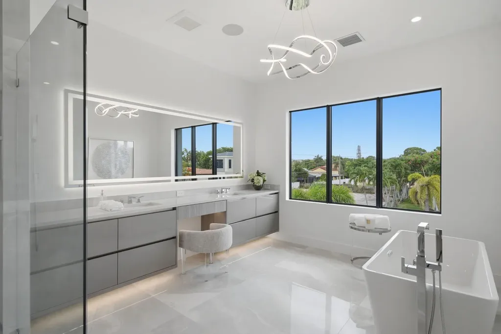261 NW 8th Street Boca Raton FL 33432