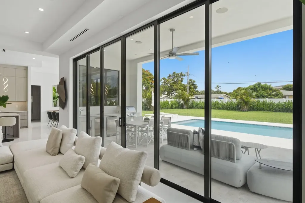 261 NW 8th Street Boca Raton FL 33432