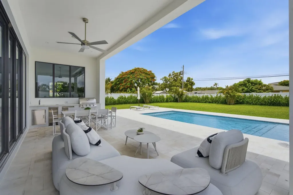 261 NW 8th Street Boca Raton FL 33432