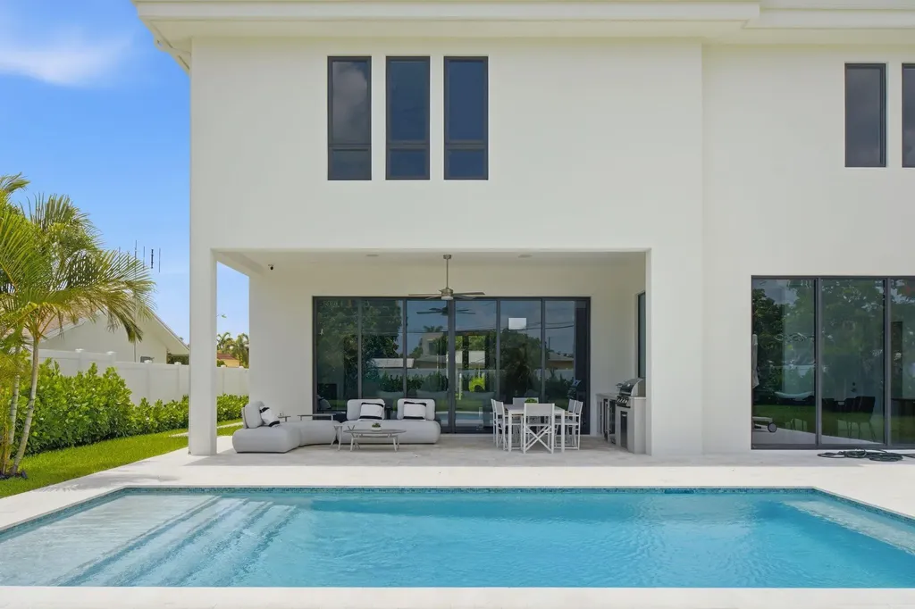 261 NW 8th Street Boca Raton FL 33432