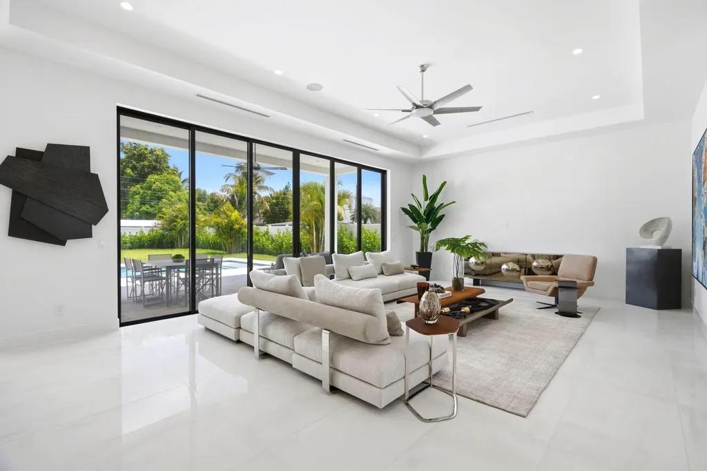 261 NW 8th Street Boca Raton FL 33432