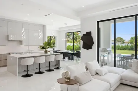 261 NW 8th Street Boca Raton FL 33432