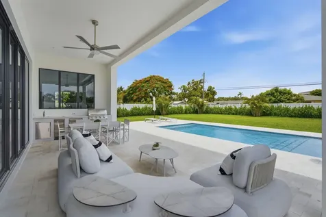 261 NW 8th Street Boca Raton FL 33432