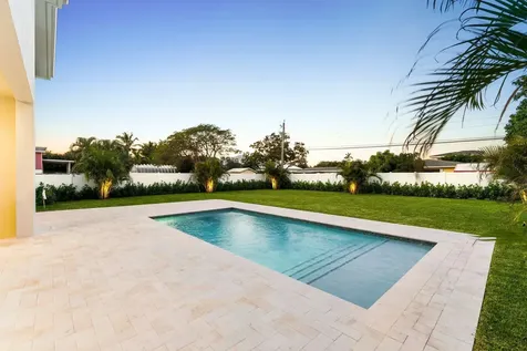 261 NW 8th Street Boca Raton FL 33432