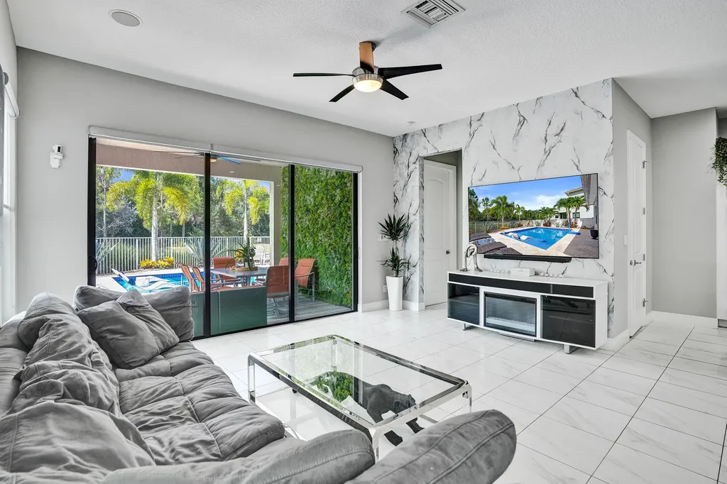8655 NW 39th Court Coral Springs FL 33065