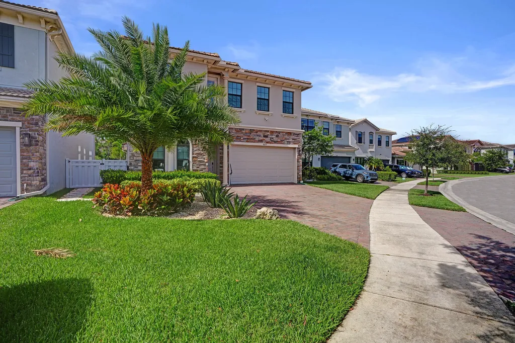 8655 NW 39th Court Coral Springs FL 33065