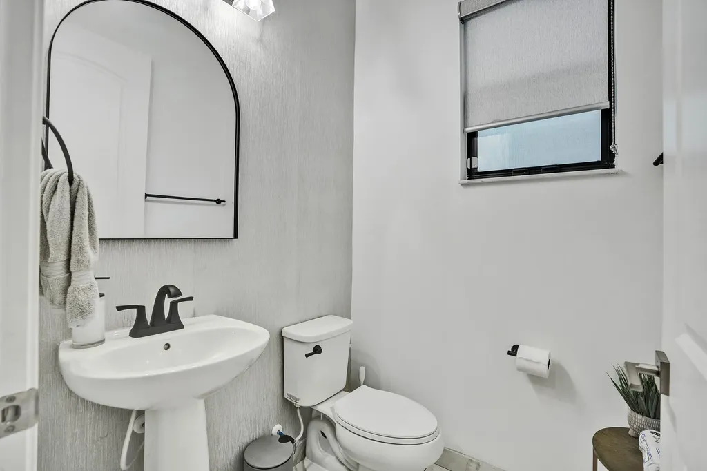 8655 NW 39th Court Coral Springs FL 33065