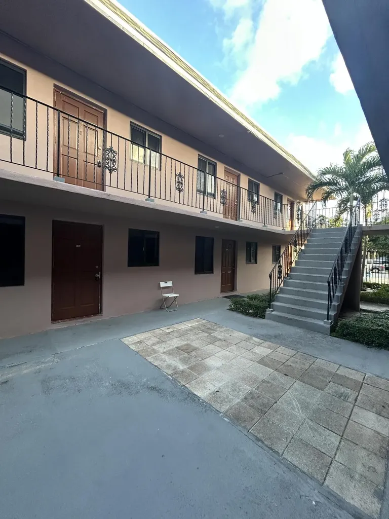 2545 Taft Street Hollywood FL 33020