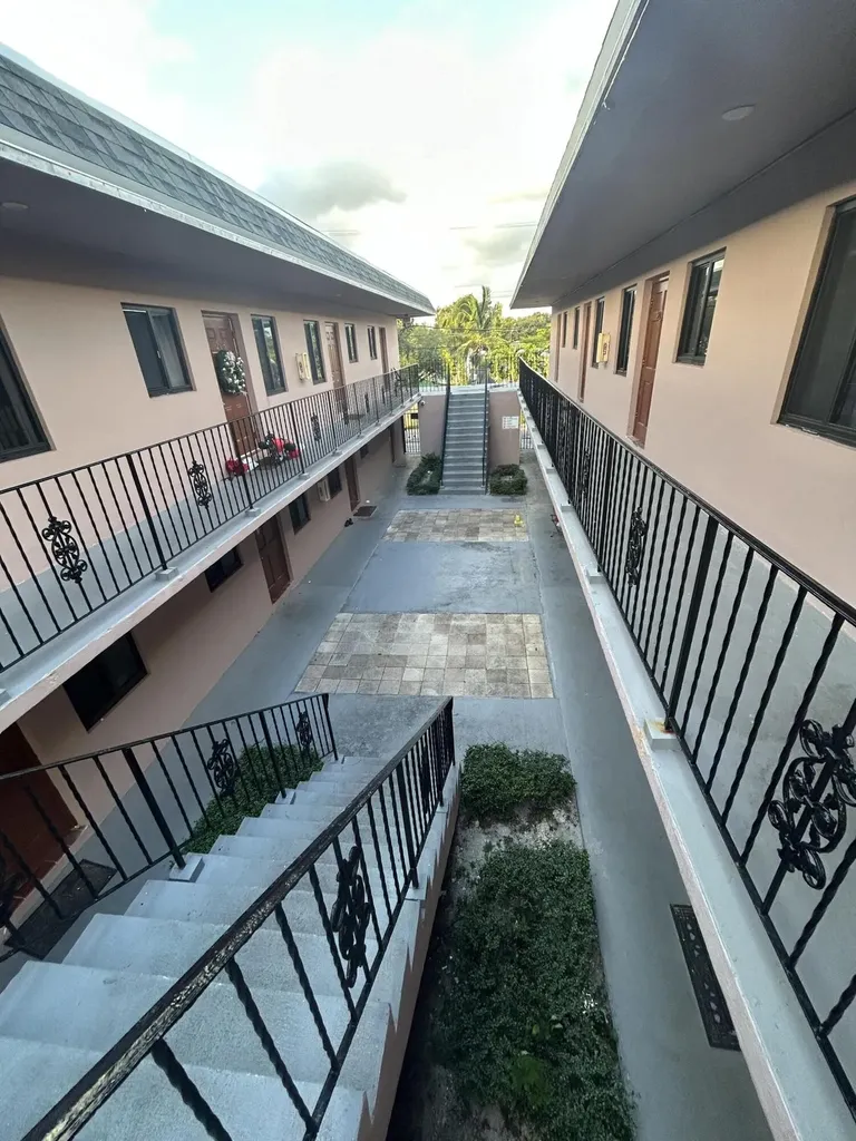 2545 Taft Street Hollywood FL 33020