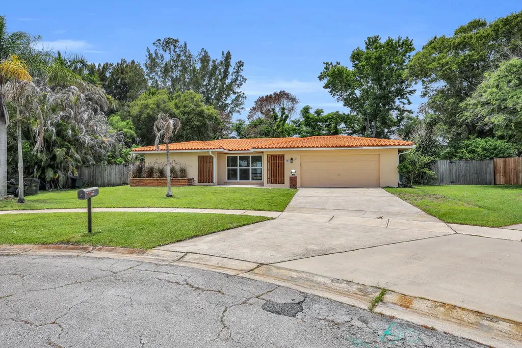 191 SW Ivanhoe Court Port St Lucie FL 34983
