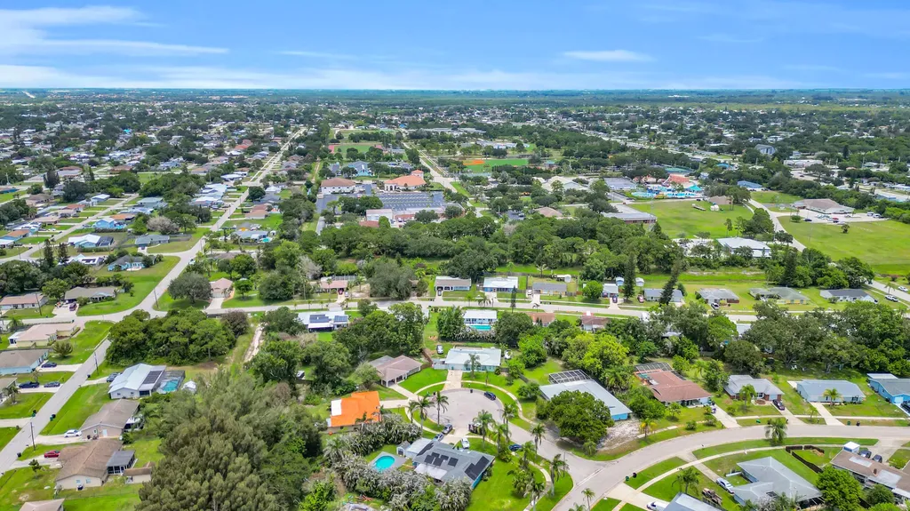 191 SW Ivanhoe Court Port St Lucie FL 34983