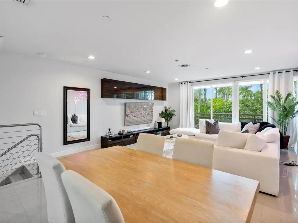 832 NE 19th Avenue Fort Lauderdale FL 33304