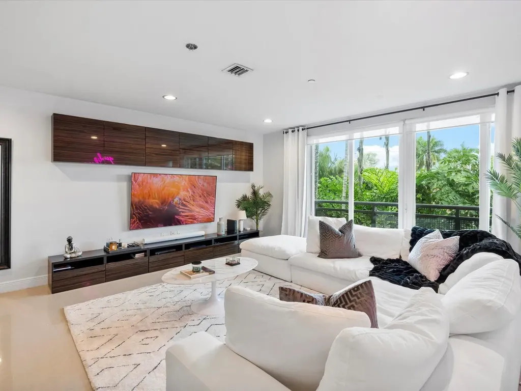 832 NE 19th Avenue Fort Lauderdale FL 33304