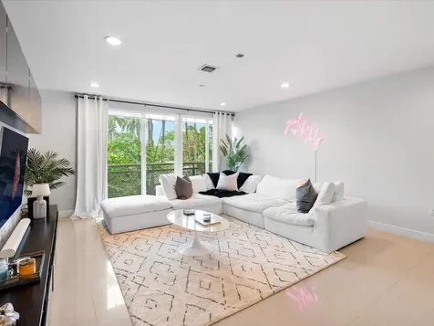832 NE 19th Avenue Fort Lauderdale FL 33304
