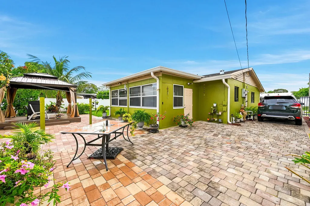 1310 SW 7th Avenue Deerfield Beach FL 33441
