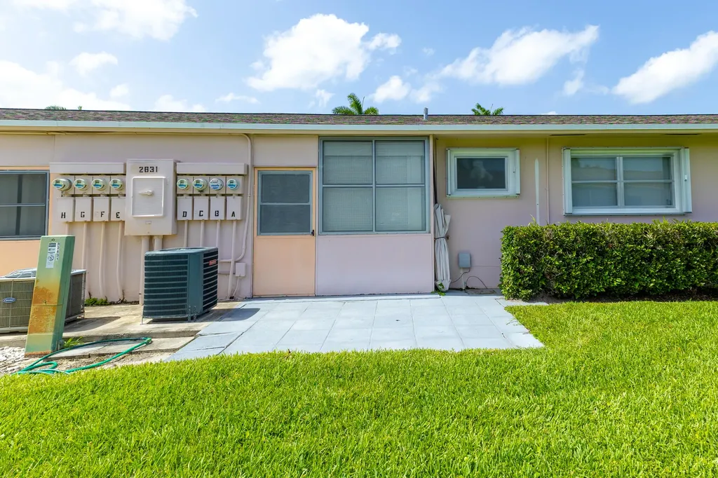 2631 Dudley Drive W West Palm Beach FL 33415