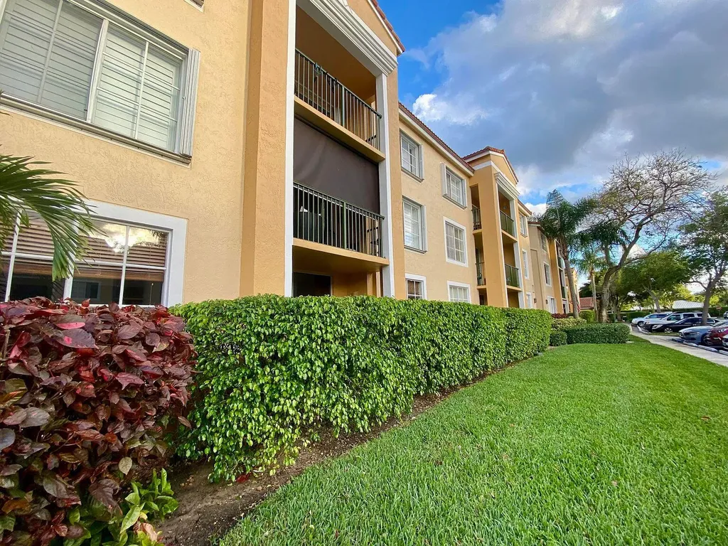 135 Yacht Club Way Hypoluxo FL 33462
