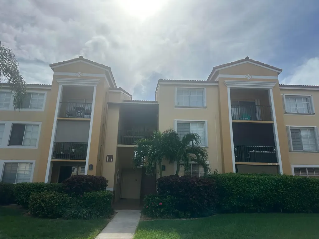135 Yacht Club Way Hypoluxo FL 33462