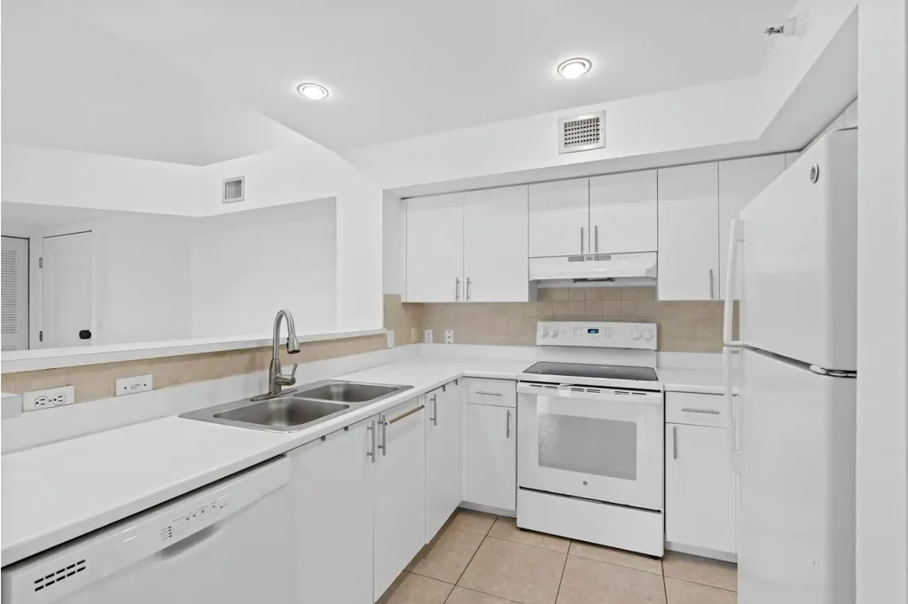 135 Yacht Club Way Hypoluxo FL 33462