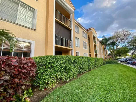 135 Yacht Club Way Hypoluxo FL 33462