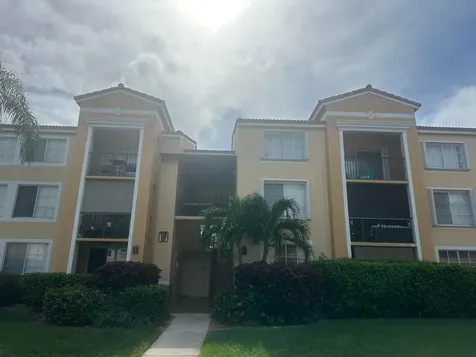 135 Yacht Club Way Hypoluxo FL 33462