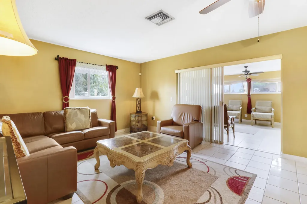 827 Caroline Avenue West Palm Beach FL 33413