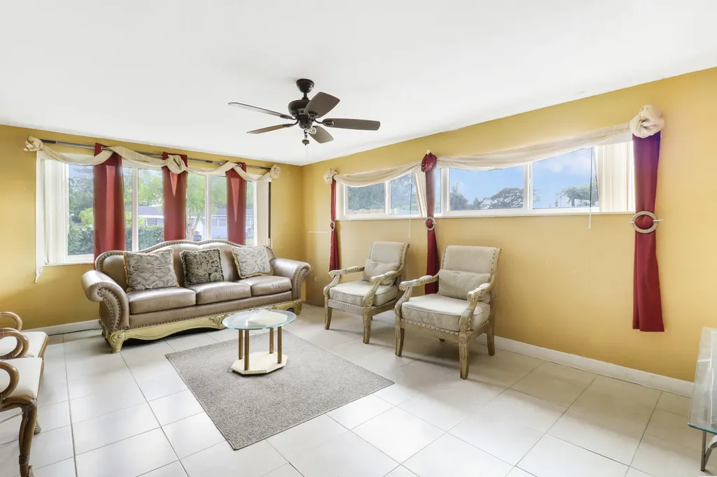 827 Caroline Avenue West Palm Beach FL 33413