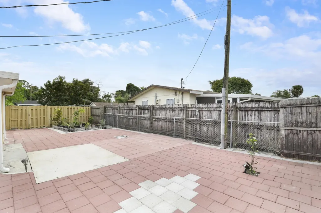 827 Caroline Avenue West Palm Beach FL 33413