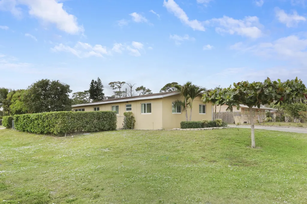 827 Caroline Avenue West Palm Beach FL 33413