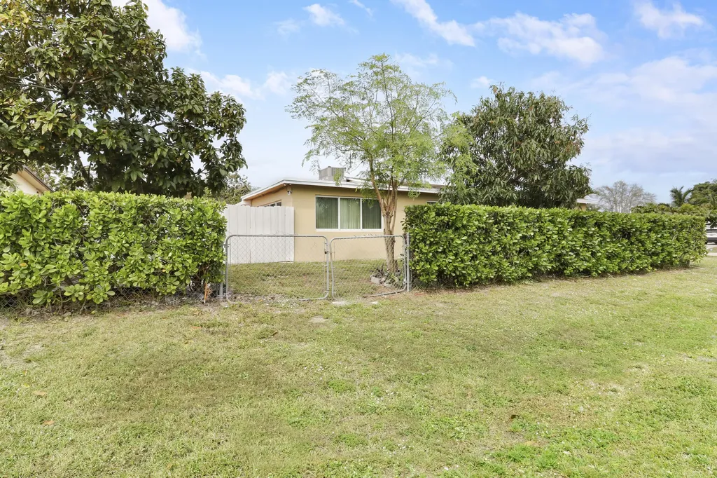 827 Caroline Avenue West Palm Beach FL 33413