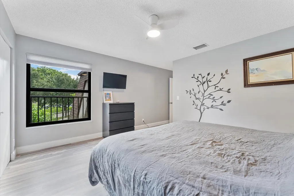 2562 NW 99th Avenue Coral Springs FL 33065