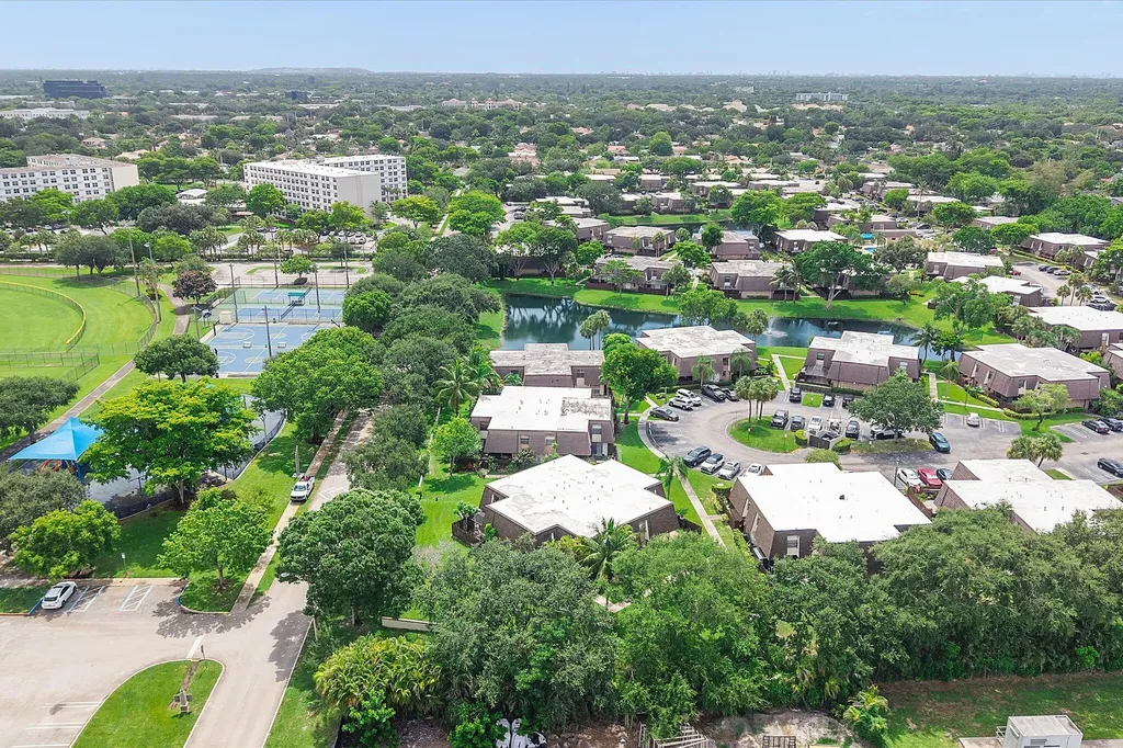 2562 NW 99th Avenue Coral Springs FL 33065
