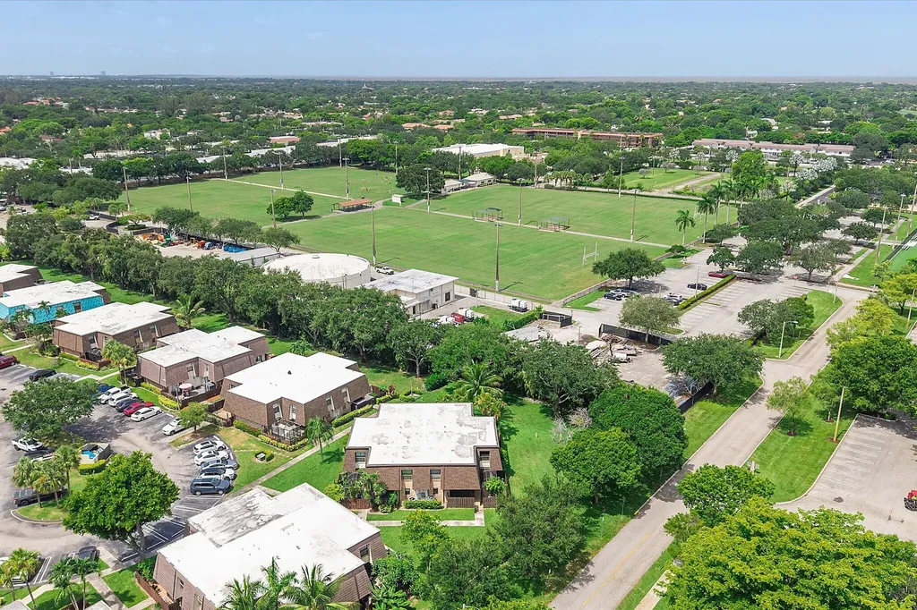 2562 NW 99th Avenue Coral Springs FL 33065