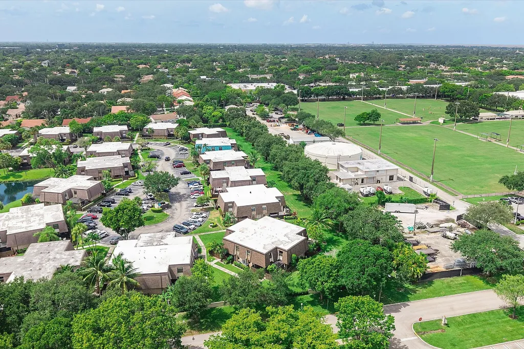 2562 NW 99th Avenue Coral Springs FL 33065