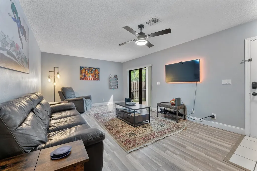 2562 NW 99th Avenue Coral Springs FL 33065