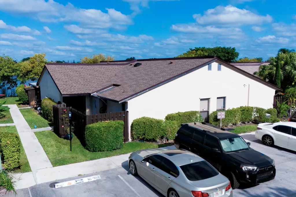 3504 Waterview Circle Palm Springs FL 33461