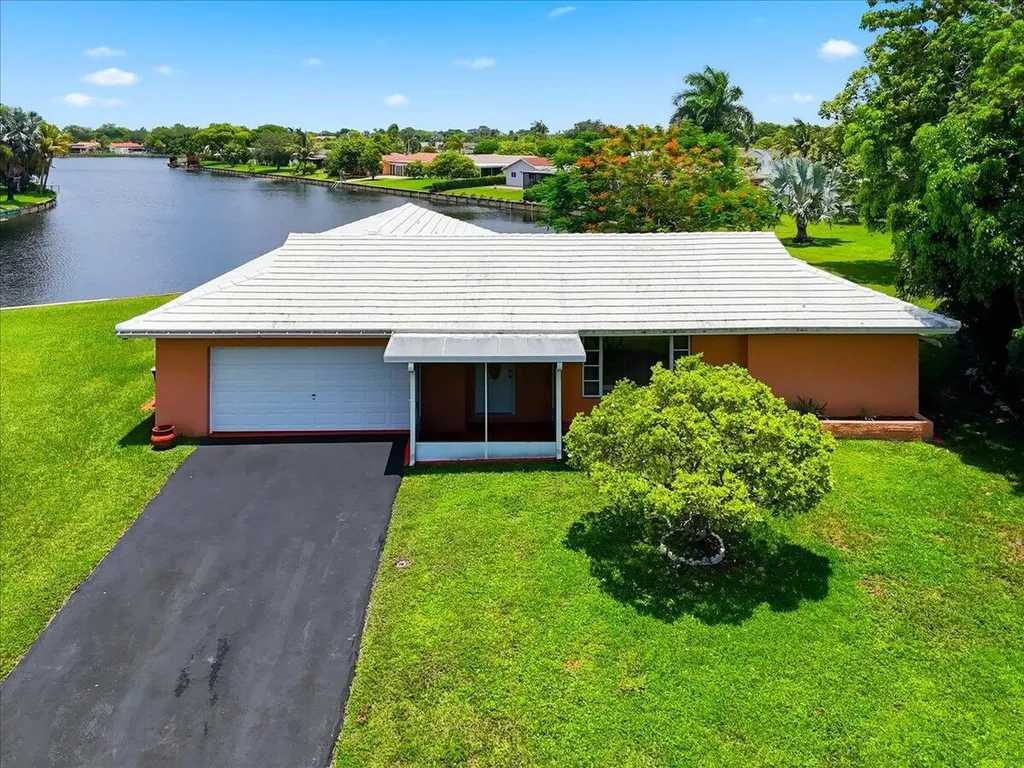 9401 NW 70 Place Tamarac FL 33321