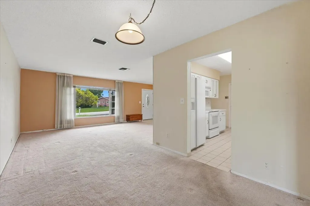9401 NW 70 Place Tamarac FL 33321