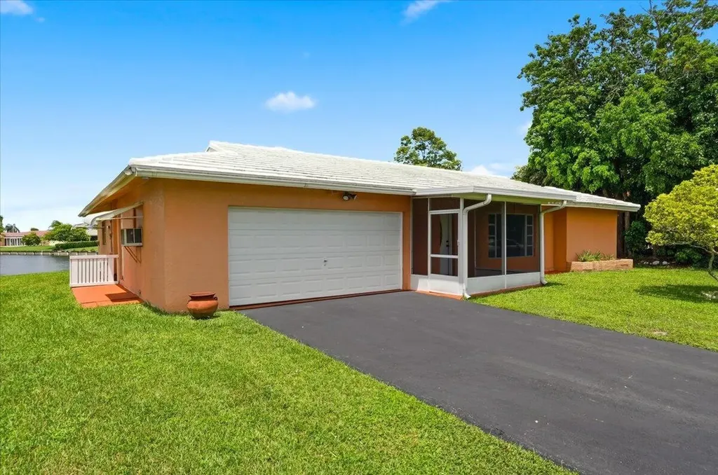9401 NW 70 Place Tamarac FL 33321