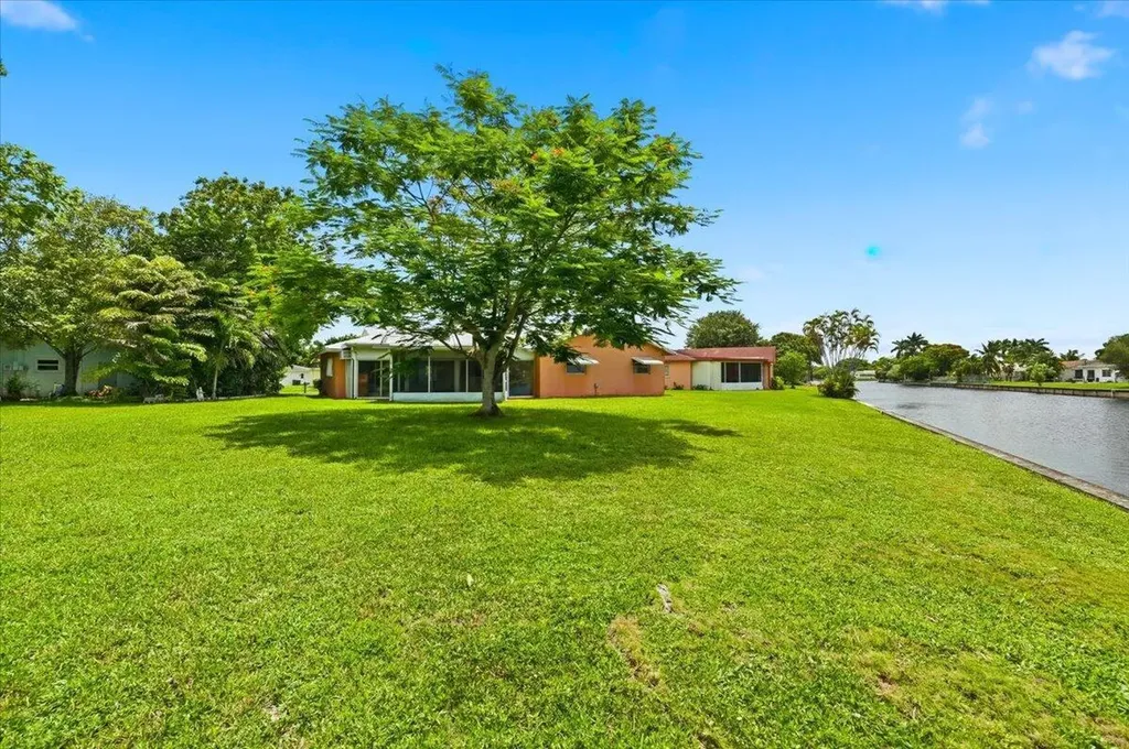 9401 NW 70 Place Tamarac FL 33321