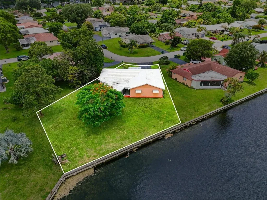 9401 NW 70 Place Tamarac FL 33321