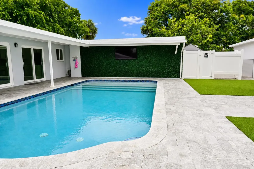 1316 SE 3rd Avenue Deerfield Beach FL 33441