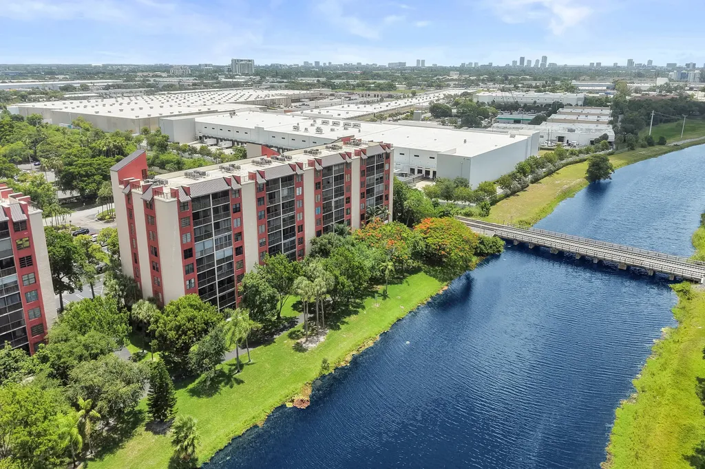 2200 S Cypress Bend Drive Pompano Beach FL 33069
