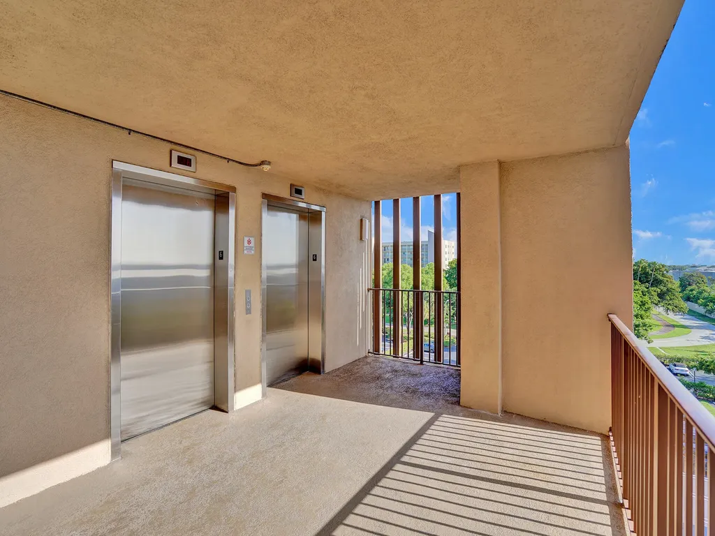 2200 S Cypress Bend Drive Pompano Beach FL 33069