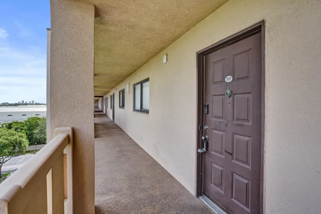 2200 S Cypress Bend Drive Pompano Beach FL 33069