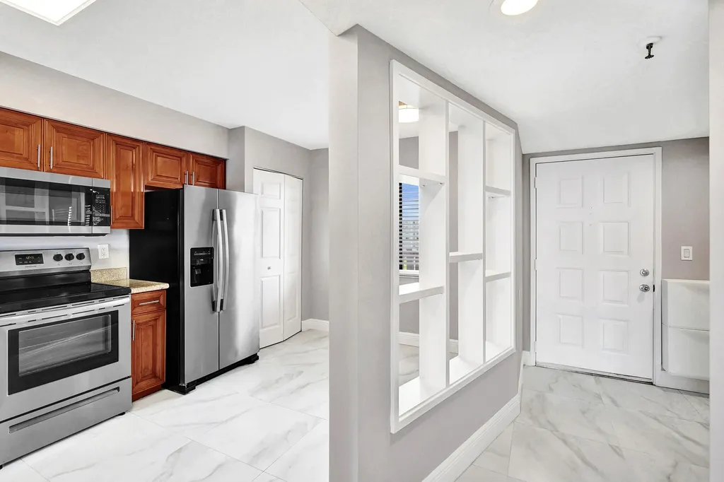 2200 S Cypress Bend Drive Pompano Beach FL 33069