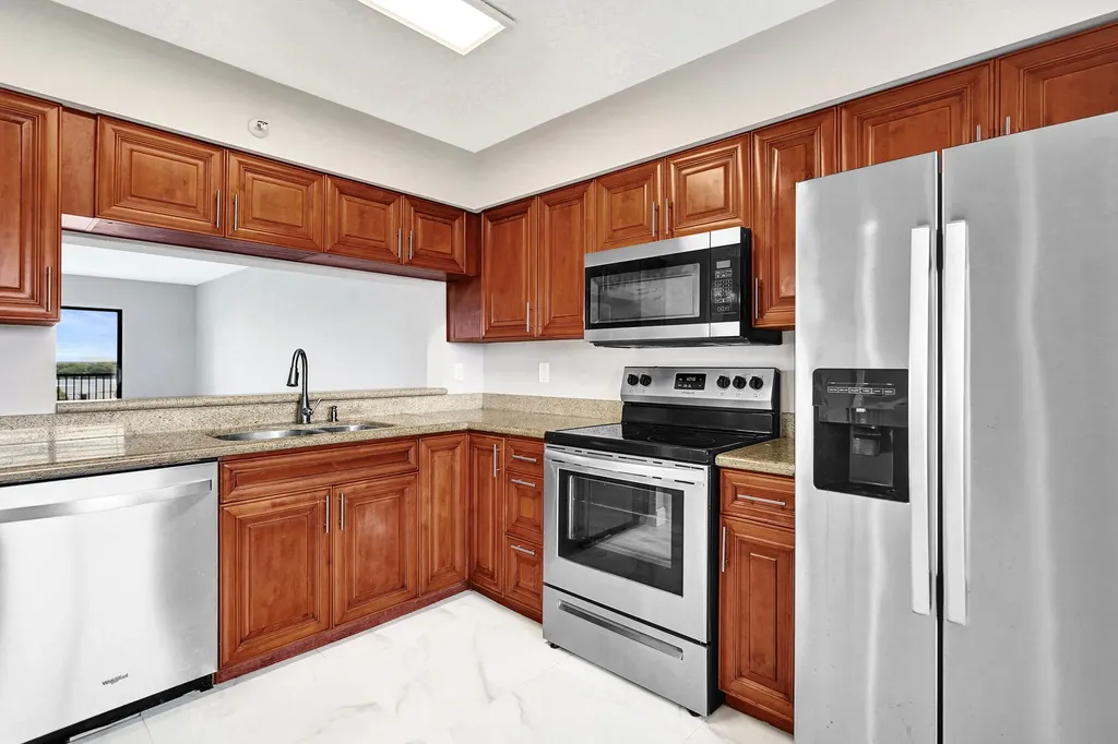 2200 S Cypress Bend Drive Pompano Beach FL 33069